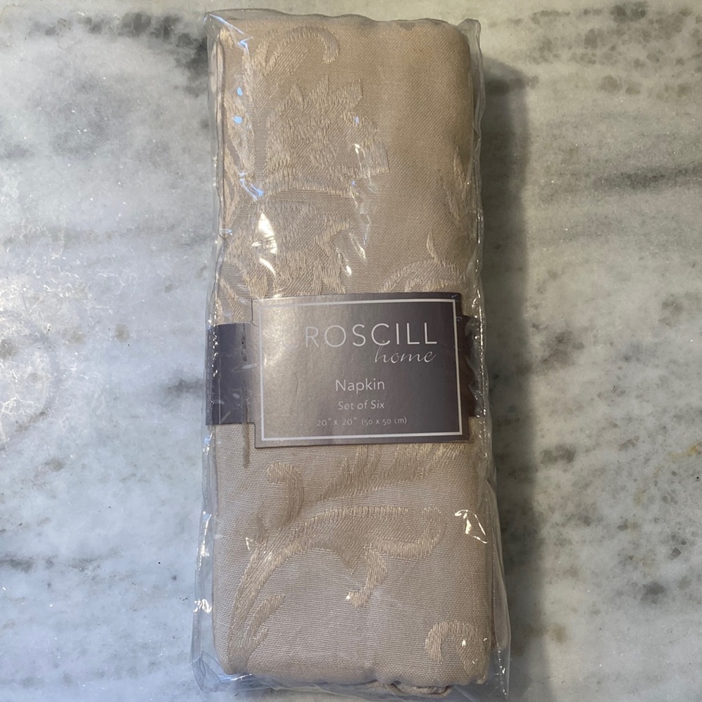 Brand new cloth 20” x 20” napkins
